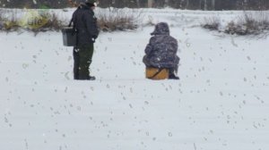 Идеальная ПОГОДА для ловли КАРаСЯ ЗИМОЙ какая она?  В какую погоду клюет карась зимой?