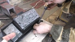 Ремонт крышки бардачка, пайка пластика.