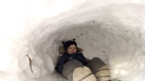 СТРОИМ СНЕЖНУЮ БЕРЛОГУ \ Роем нору \Часть 2