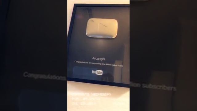 Arcangel gold Play button