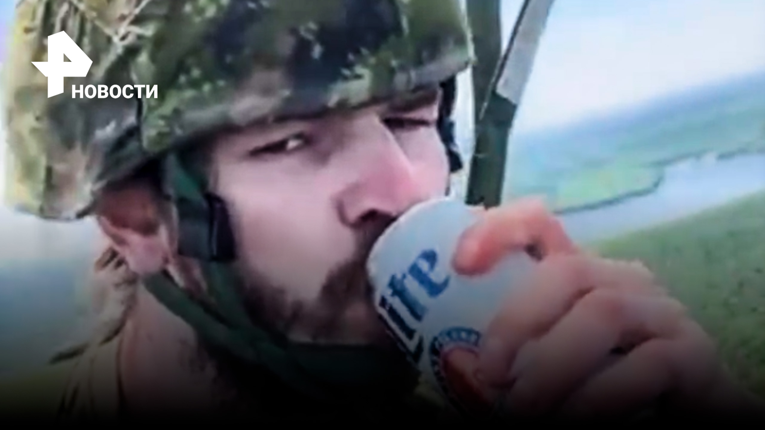 В Канаде десантник прыгнул с парашютом с пивом в руках / РЕН Новости