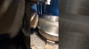 Обработка наружного диаметра на фрезерном делительном столе.