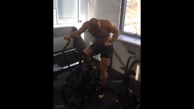 Ветеран Ufc - Кто к забору подойдет, упадет смотреть онлайн