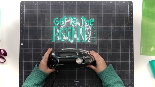 How to Make an Iron On (Heat Transfer Vinyl) T-Shirt with Cricut | Beginner Tutorial смотреть онлайн