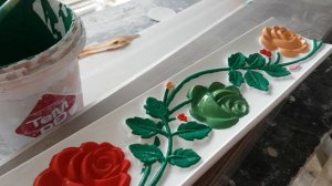 Покраска потолочного плинтуса
