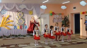 Танец Красных Шапочек в д/с "Теремок" п. Привольный