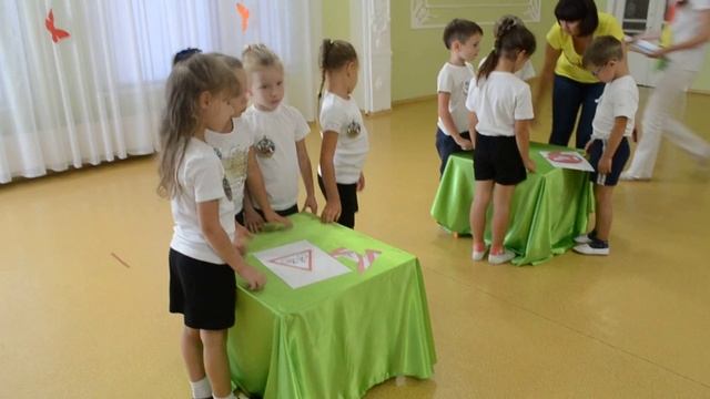 Игра Сложи дорожный знак с частей Развлечение по правилам дорожного движения смотреть онлайн