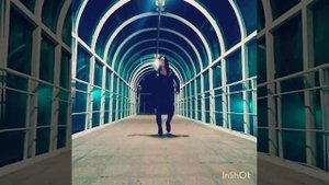 Холодная как лёд....Она танцует и поет...