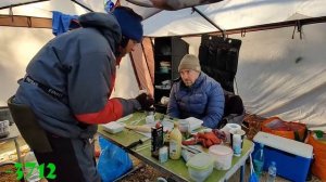 Да ладно?! Мы отбили рыбалку! Неприлично много судака. Встреча с Stalingrad Fishers.