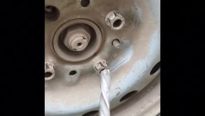 Как выкрутить обломанный болт ? Как открутить сорванный болт?