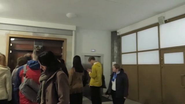 Лестница в здании Росстата смотреть онлайн