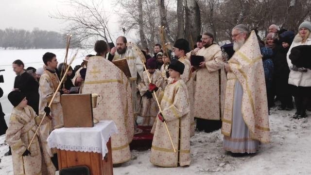 В Абакане отмечают Крещение: чин водосвятия на реке Абакан