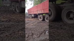 КАМАЗ по грязи.mp4