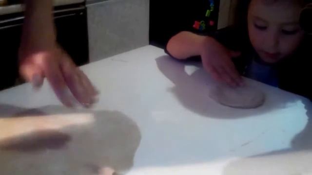 Моя дочь делает плацинды. смотреть онлайн