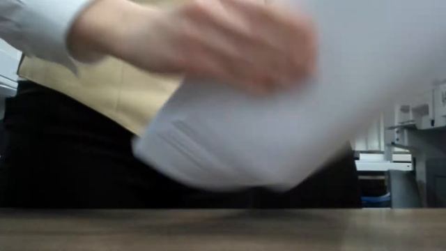 Сталкивание бумаги смотреть онлайн