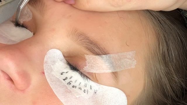 2D volume light con curva M/ Extenciones de pestanas Mariia Buianova смотреть онлайн