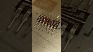 Что внутри микросхемы К555ЛА6. What's inside the chip from USSR. ( English SUB )