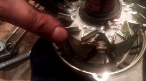 новый генератор на 4D56, неожиданная неисправность.