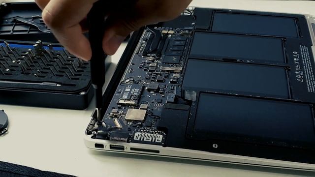 MACBOOK AIR DISPLAY REPLACEMENT | HOW to REPLACE BROKEN DISPLAY , SCREEN смотреть онлайн