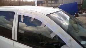 Установка дефлектора (ветровика) окон на автомобильный герметик