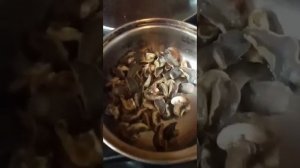 Приготовление улиток в чесночном  соусе.