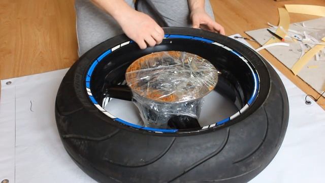 Как правильно приклеить наклейки на диск мотоцикла смотреть онлайн