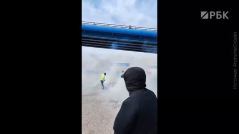 В Марселе работники порта объявили забастовку