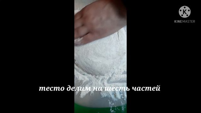 Лепёшки на рассоле с маринованными огурчиками.