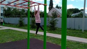 Гимнастика на детской площадке!!! Даша Скворцова. Художественная гимнастика для детей.