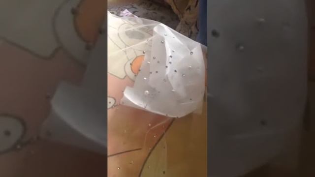 клеем стразы