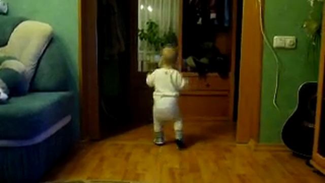 Первые шаги 8 месяцев 3 недели