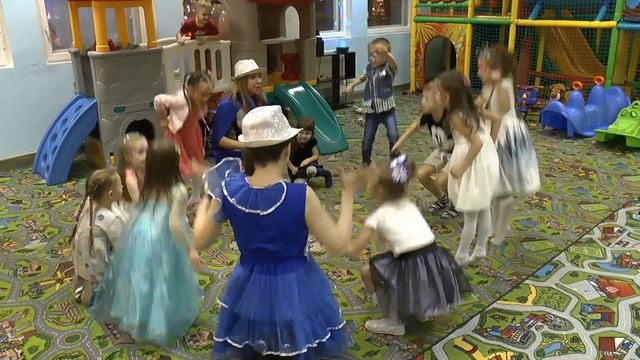 ДЕНЬ РОЖДЕНИЯ Леси в Сказочном Лесу! Смешной Аниматор! Удивил Всех смотреть онлайн