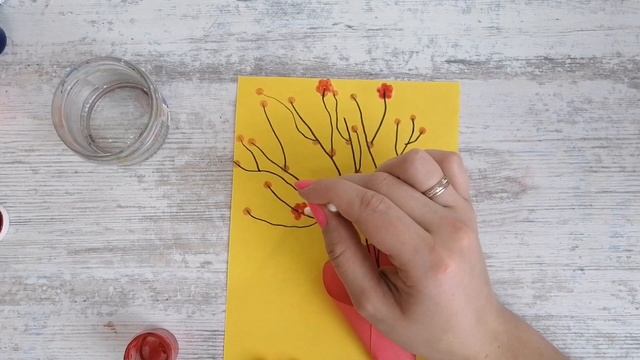 Весенняя поделка для детей / Рисуем ГУАШЬЮ И ВАТНОЙ ПАЛОЧКОЙ / Поделка в детском саду с детьми смотреть онлайн