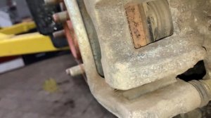 KIA K5 Замена задних тормозных колодок.