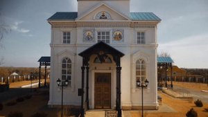 Храм Рождества Пресвятой Богородицы в селе Цветное Астраханской области Володарского района.