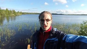 Карельское озеро Сарыйярви в д. Залесье в летнее время