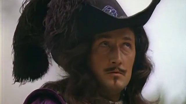 А что с ней смотреть онлайн