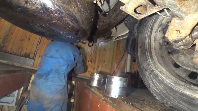 Промывка и обработка рамы,порогов, дверей на Hilux Surf 4G смотреть онлайн