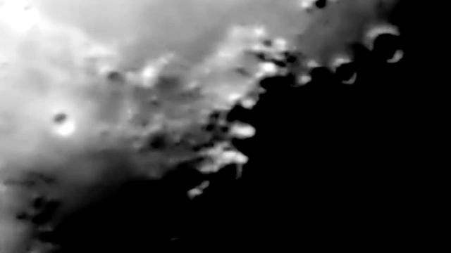 Moon through Meade 90mm Achromatic Refractor DS 2090 AT TC and Cellphone Camera смотреть онлайн