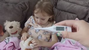 Маша заболела Смотрим мультики Играем игрушками