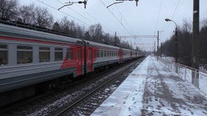 Электропоезд ЭР2Т-7180 платформа Театральная