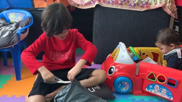 My Mom surprise me with Roblox Tshirt || Arkworld смотреть онлайн