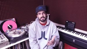 КАК ВЫБРАТЬ БИТ-МАШИНУ? / УРОКИ БИТМЕЙКИНГА / AKAI MPD 218 & 226