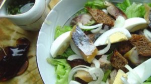 Салат из копченой скумбрии