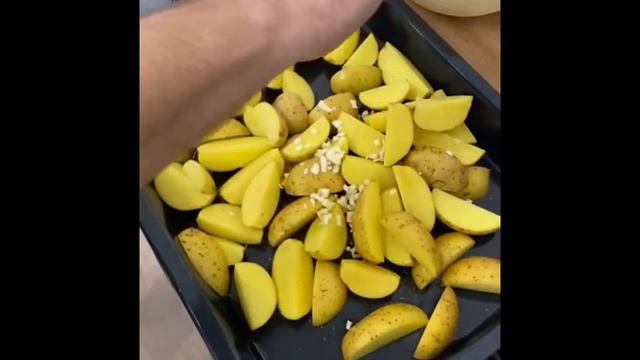 Свинина с картофелем в духовке смотреть онлайн