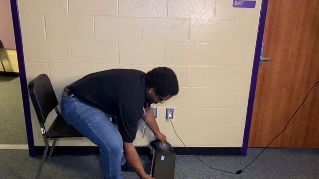 Opening A Trombone Case смотреть онлайн