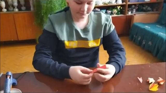 Мастер-класс по изготовлению поделки с ракетой к Дню космонавтики. смотреть онлайн