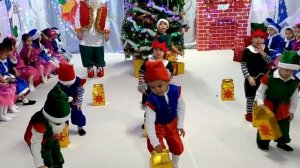 Танец Гномиков на новогоднем празднике.