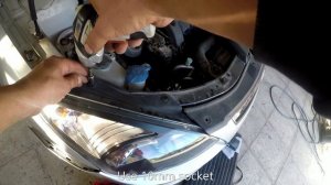 Hyundai i30  how to remove and replace headlight