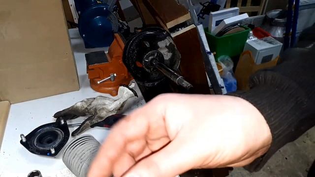 Замена передних амортизаторов (стоек) НИССАН АЛЬМЕРА КЛАССИК !!! смотреть онлайн